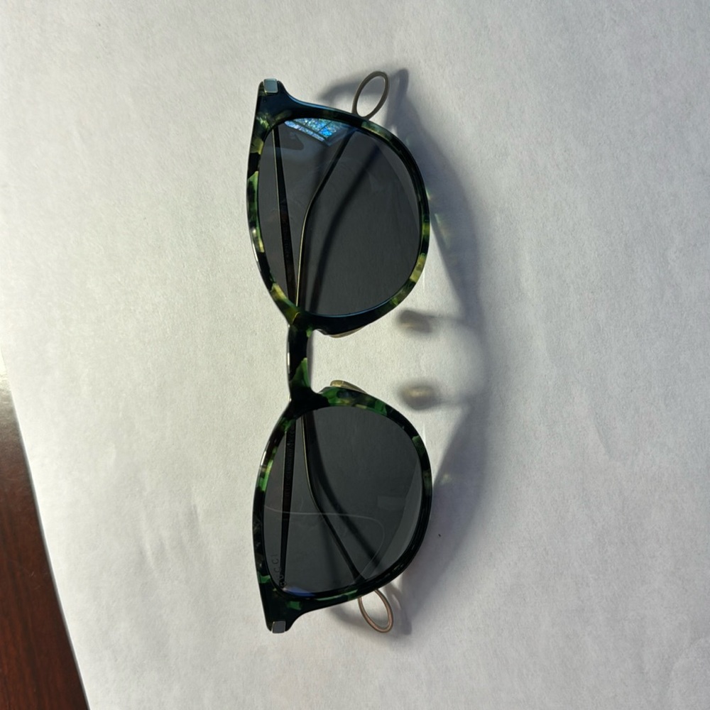Authentic Gucci sun glasses